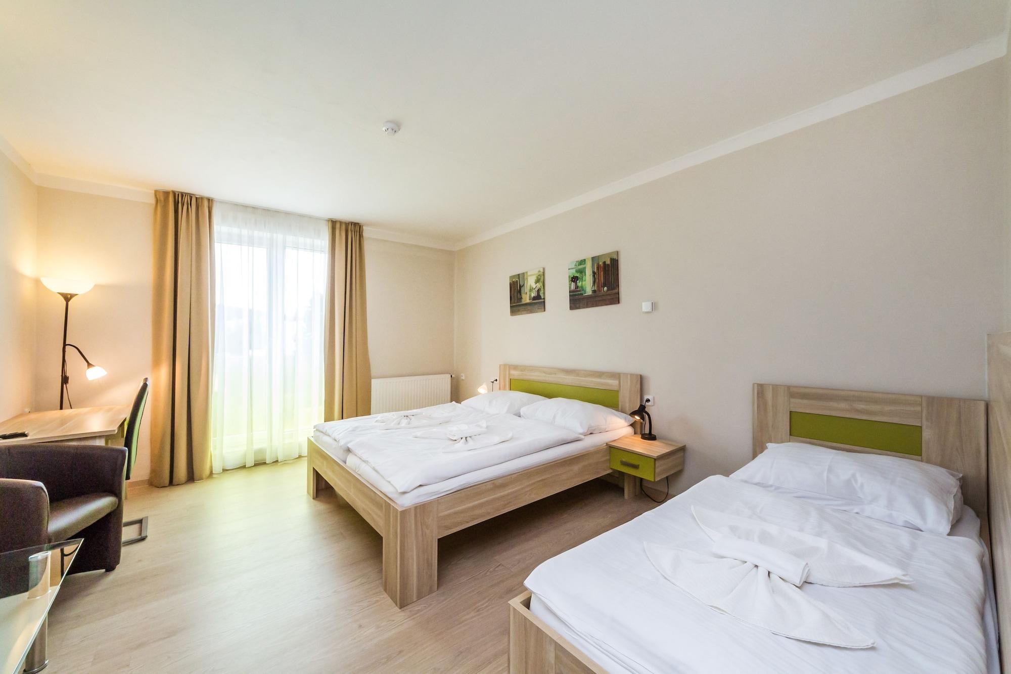 Nad Kralovnou Hotel & Restaurant Prague Extérieur photo