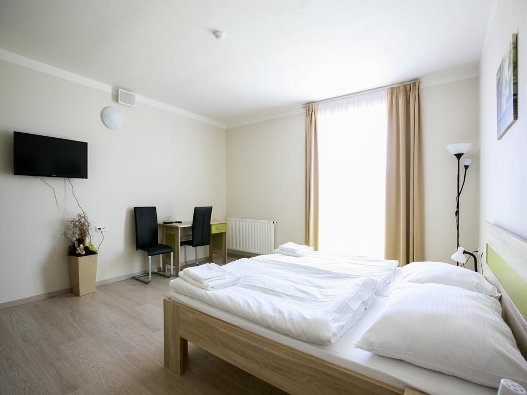 Nad Kralovnou Hotel & Restaurant Prague Chambre photo