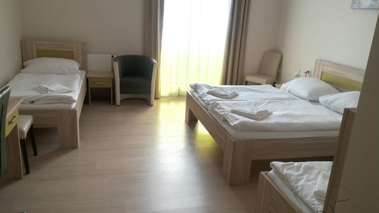 Nad Kralovnou Hotel & Restaurant Prague Extérieur photo