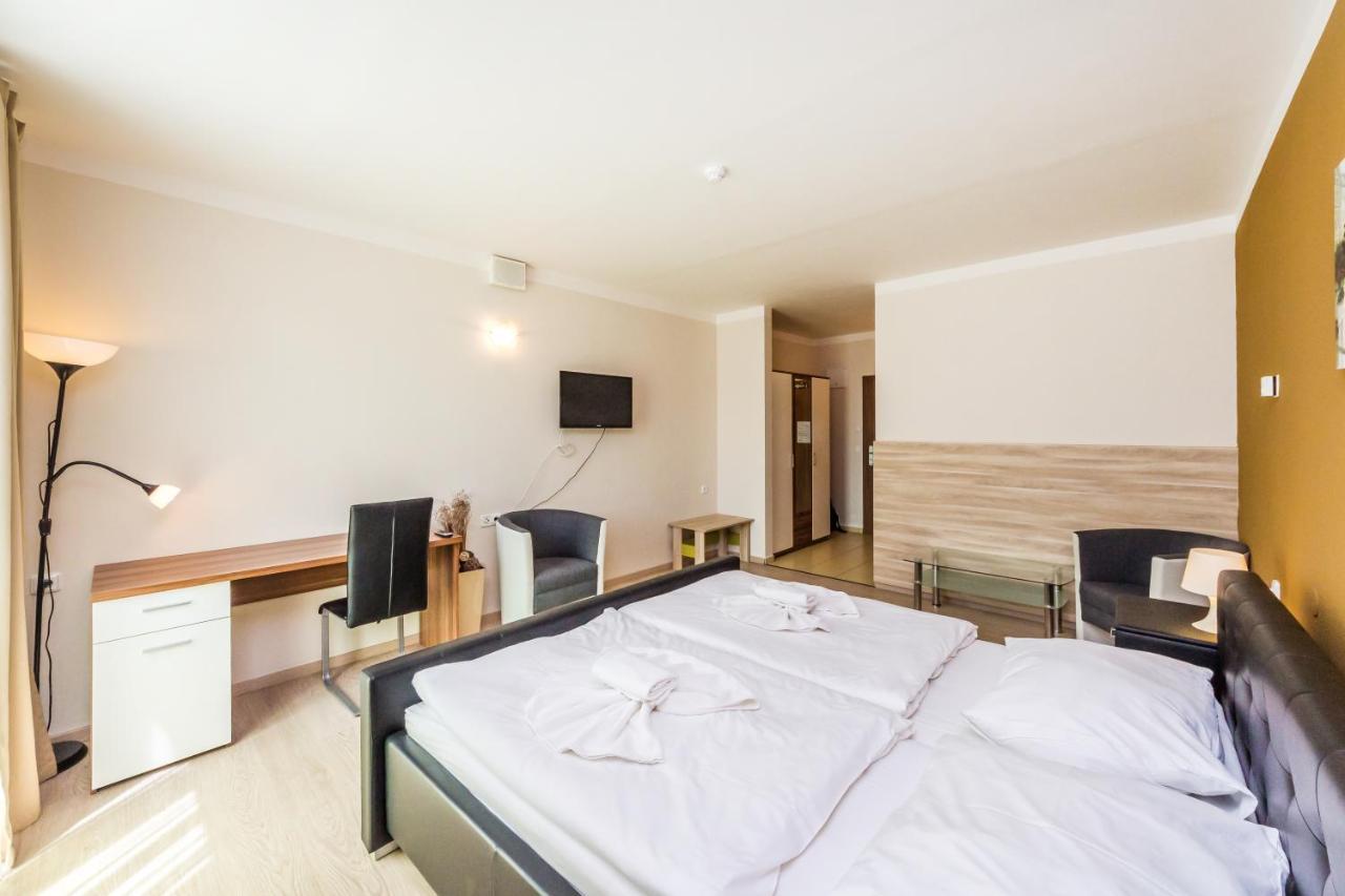 Nad Kralovnou Hotel & Restaurant Prague Extérieur photo